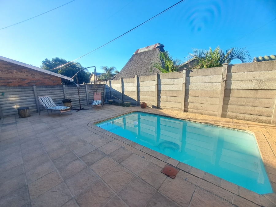 3 Bedroom Property for Sale in Heuwelsig North West